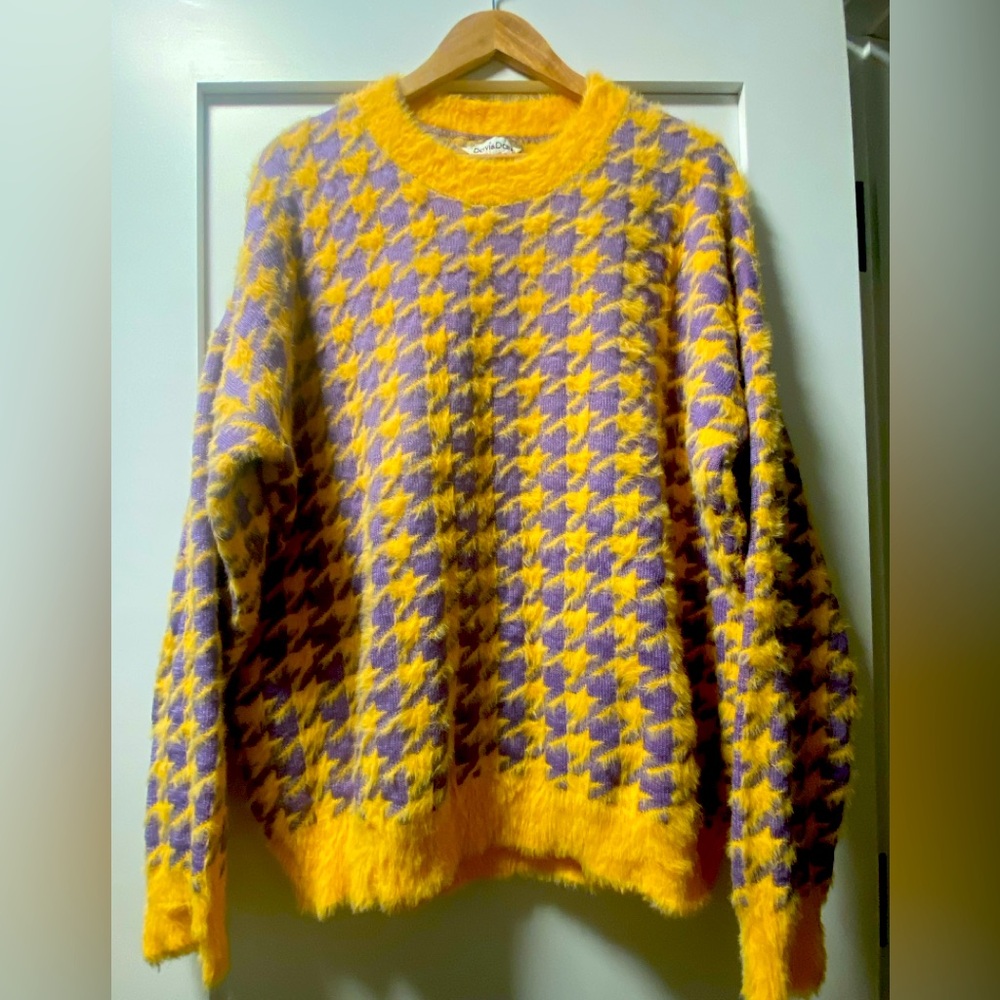 Davi & Dani Houndstooth Fuzzy Sweater
